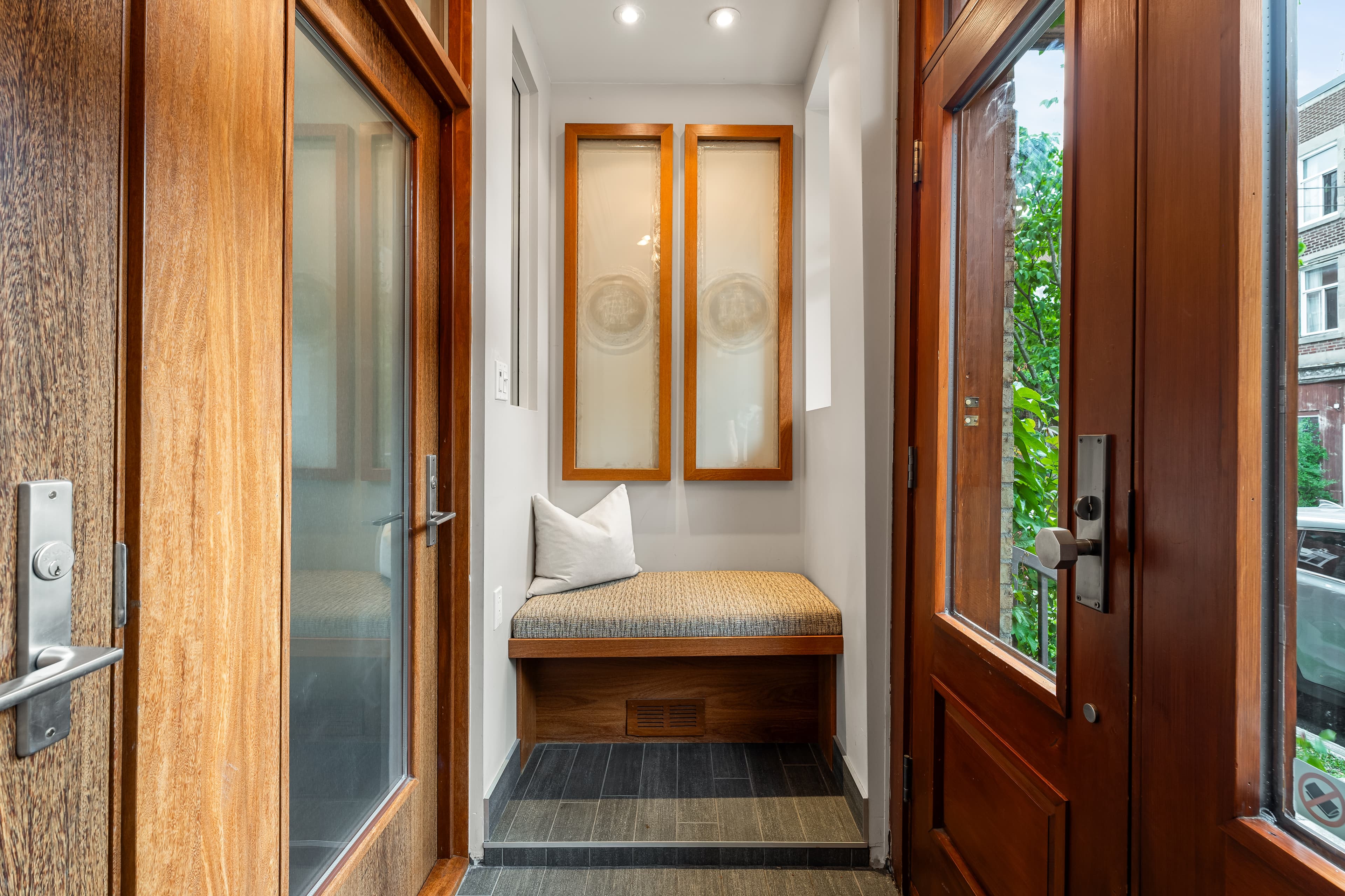 9012 Boulevard Saint-Laurent